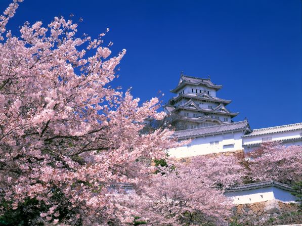 Himeji Castle (Hyogo): Frequently called the "White Egret" or "White Heron" castle because of its white exterior and resemblance to a bird taking flight, Himeji is made up of 83 buildings. The 17th century castle is equipped with heavy defense systems. It featured extensively in Hollywood and Japanese films, making a prominent appearance in the James Bond movie "You Only Live Twice."